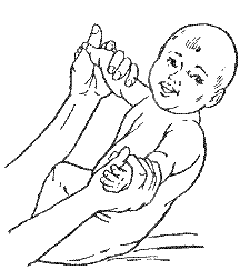 Когда ребенок займет нужное положение, массажист, должен плавно провести рукой снизу вверх по его позвоночнику. При этом спина малыша разогнется. В заключение процедуры ребенка нужно осторожно опустить так, чтобы он лег на правую сторону